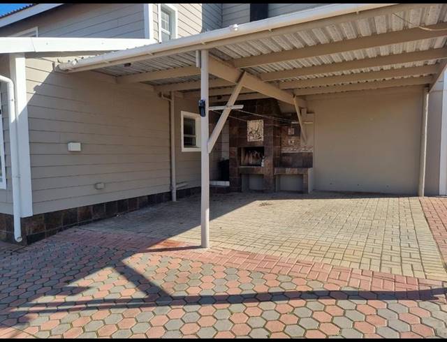 2 BEDROOM TOWNHOUSE FOR SALE IN HARTENBOS CENTRAL